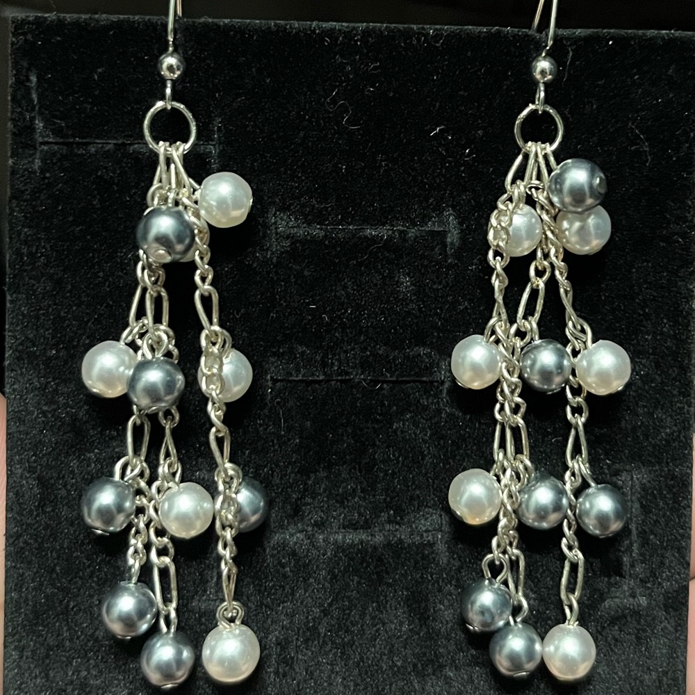 Dangle faux pearl earrings